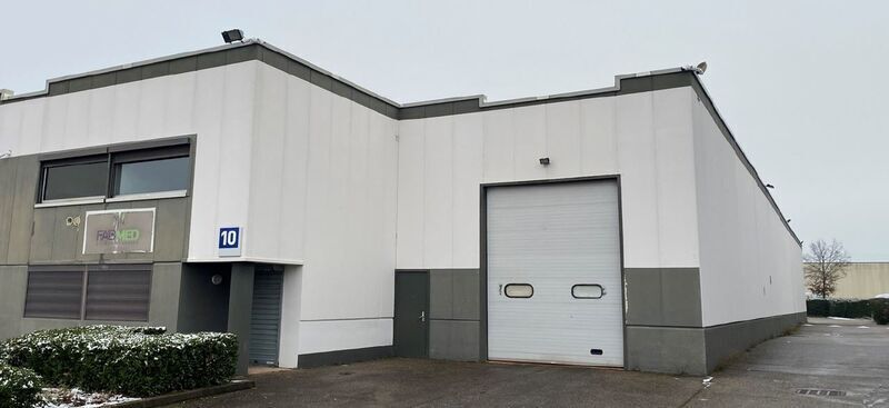 Flex in Décines-Charpieu for lease - Building Photo - Image 2 of 14