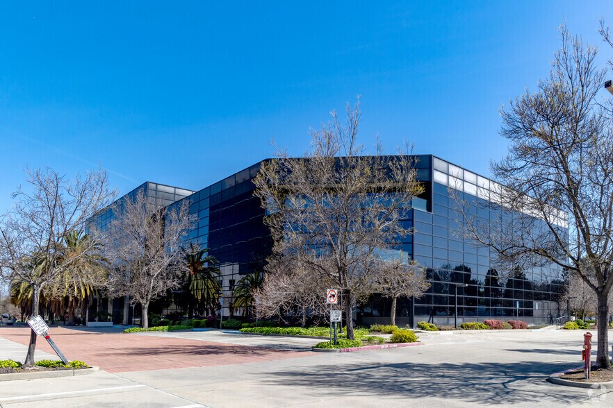 3060 N 1st St, San Jose, CA à vendre - Photo du bâtiment - Image 3 de 7