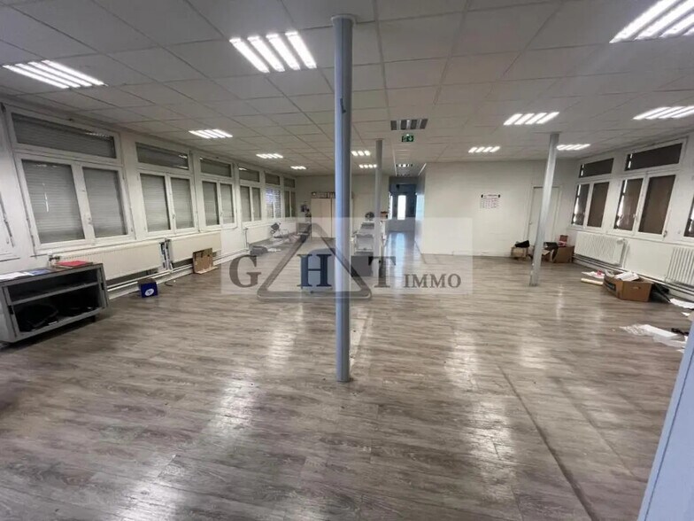 Bureau dans Mareuil-lès-Meaux à louer - Photo intérieure - Image 3 de 4