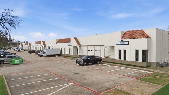 More details for 2425 McIver Ln, Carrollton, TX - Industrial for Lease