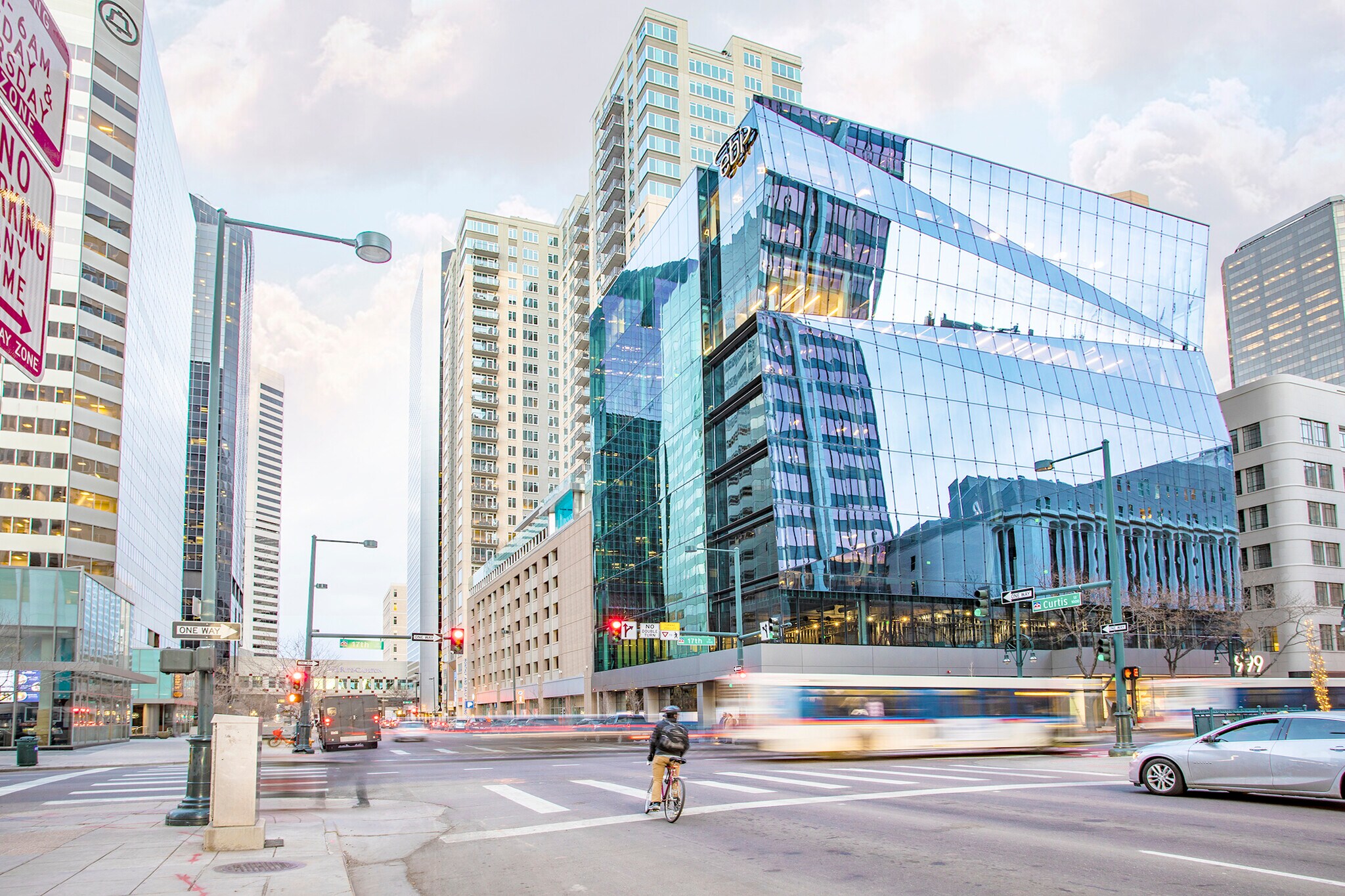 999 17th St, Denver, CO à louer Photo principale- Image 1 de 4