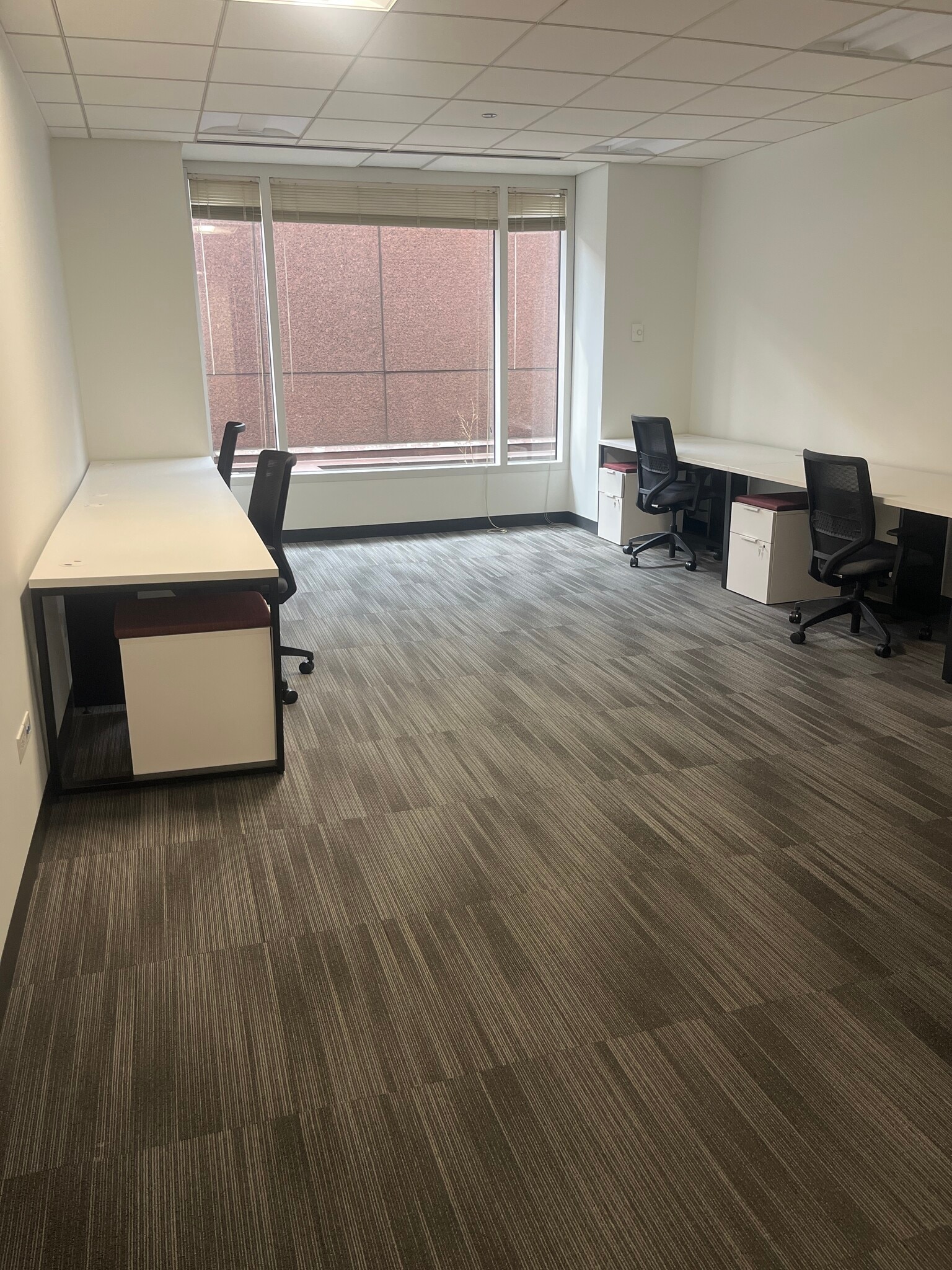 425 S Financial Pl, Chicago, IL for lease Building Photo- Image 1 of 3