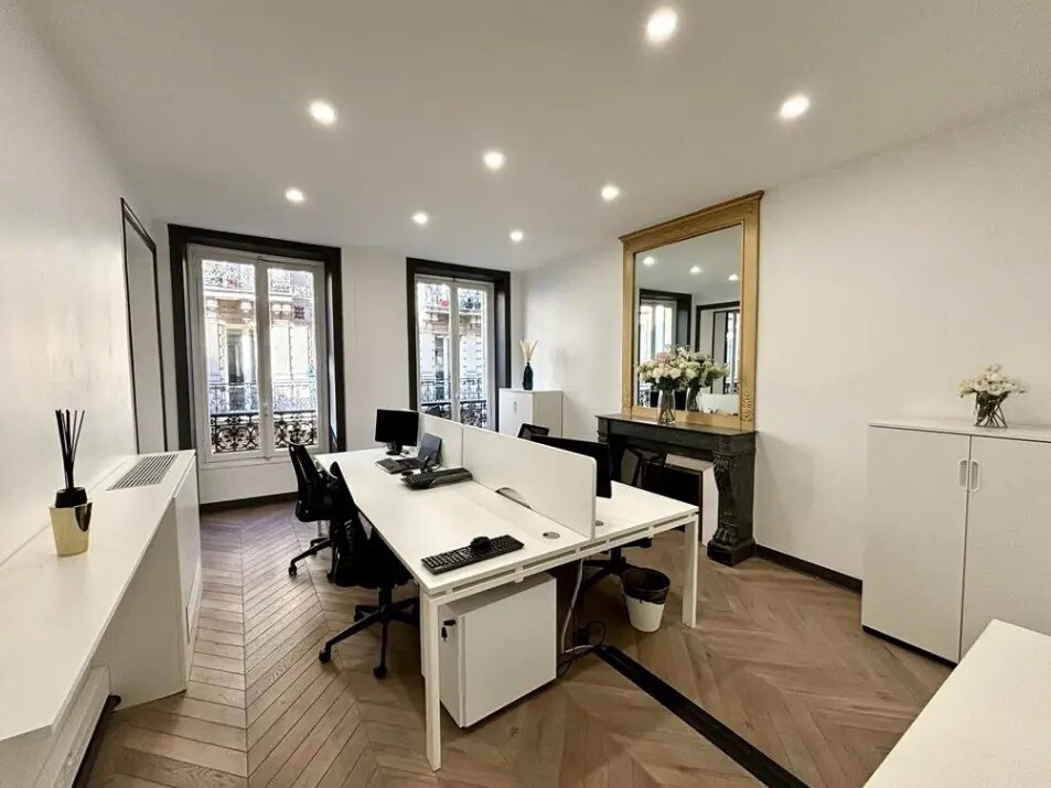 Office in Paris for sale Building Photo- Image 1 of 9
