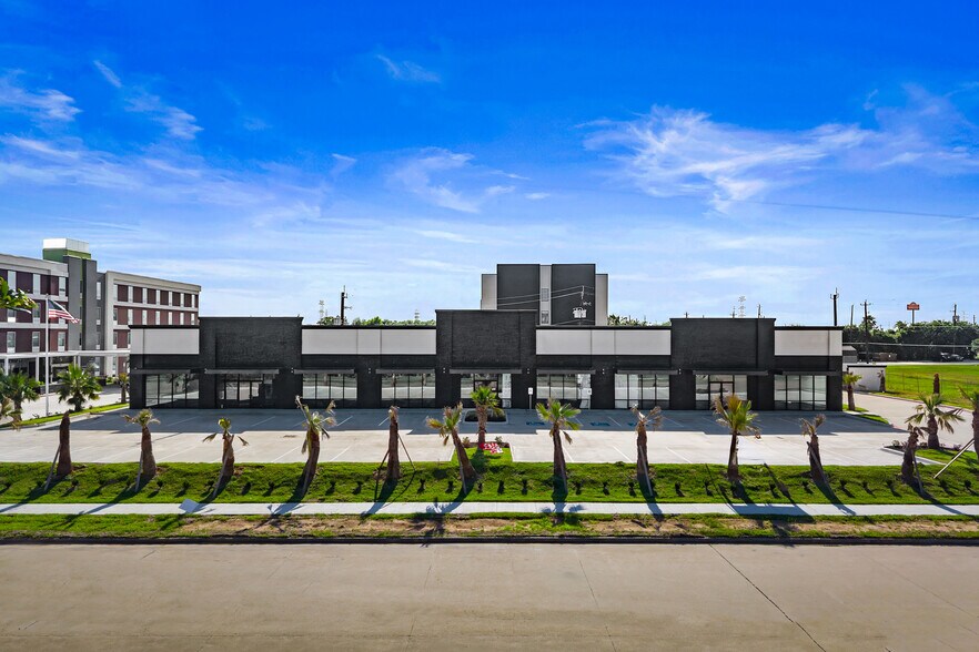 1247 S 13th St, La Porte, TX à louer - Photo du bâtiment - Image 2 de 15