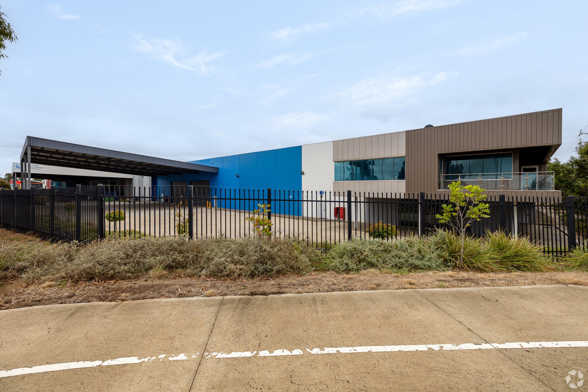 2-4 Sunline Dr, Truganina for lease Primary Photo- Image 1 of 6