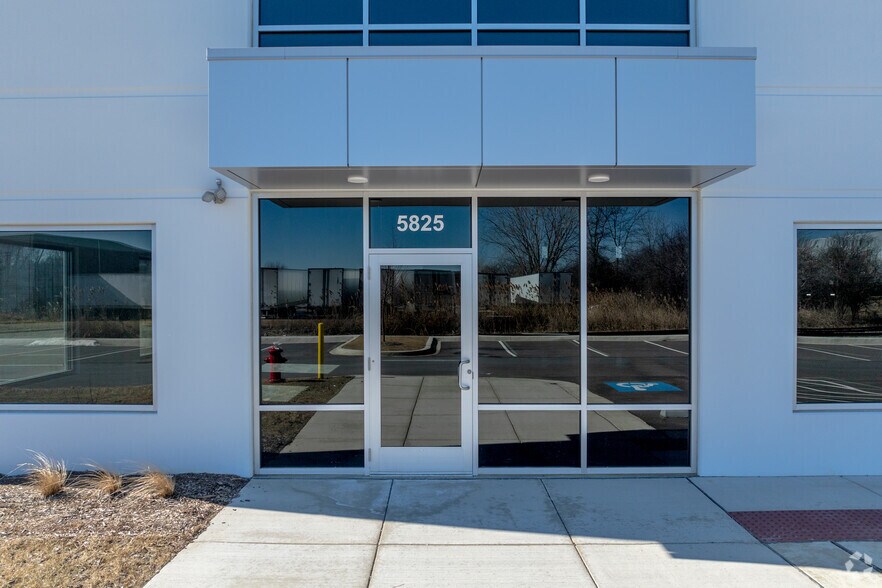 5825 W 118th St, Alsip, IL for lease - Building Photo - Image 3 of 5