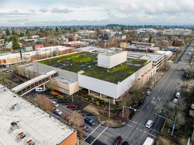 Plus de détails pour 400 High St NE, Salem, OR - Commerce de détail à vendre
