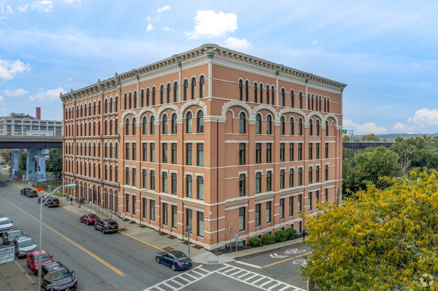 545-547 River St, Troy, NY for lease - Primary Photo - Image 1 of 4