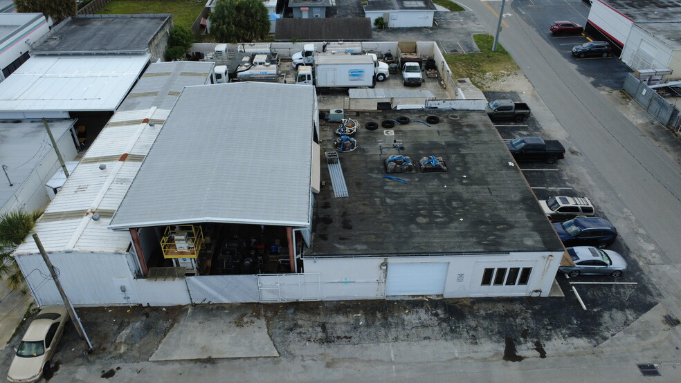 3160 NE 3rd Ave, Oakland Park, FL for lease - Building Photo - Image 2 of 5