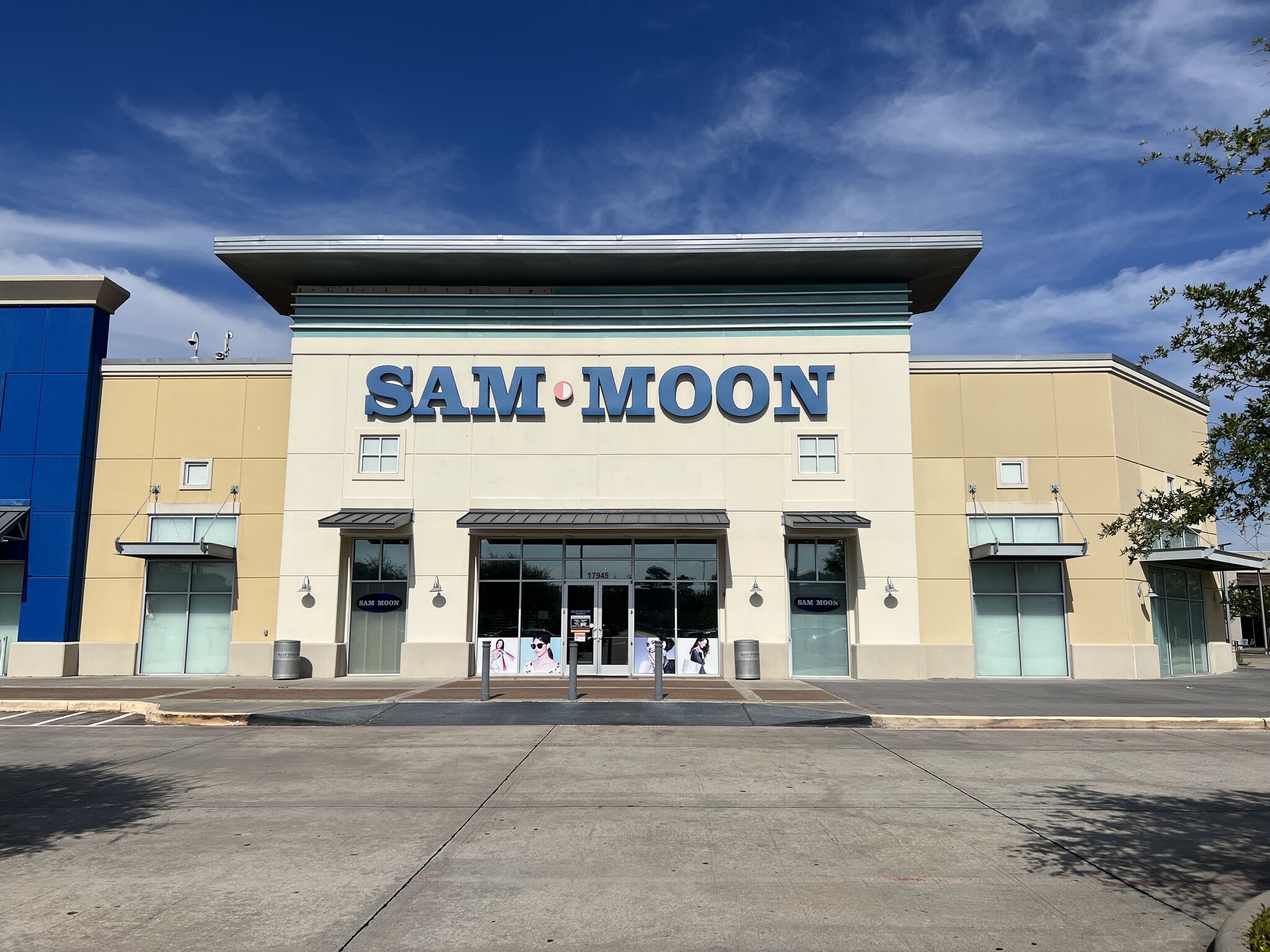 17937-17945 I-45 S, Shenandoah, TX for lease Building Photo- Image 1 of 12