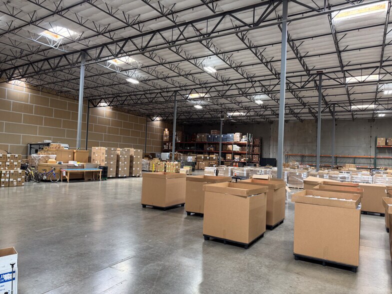 7930 SW Burns Way, Wilsonville, OR à louer - Photo intérieure - Image 3 de 4