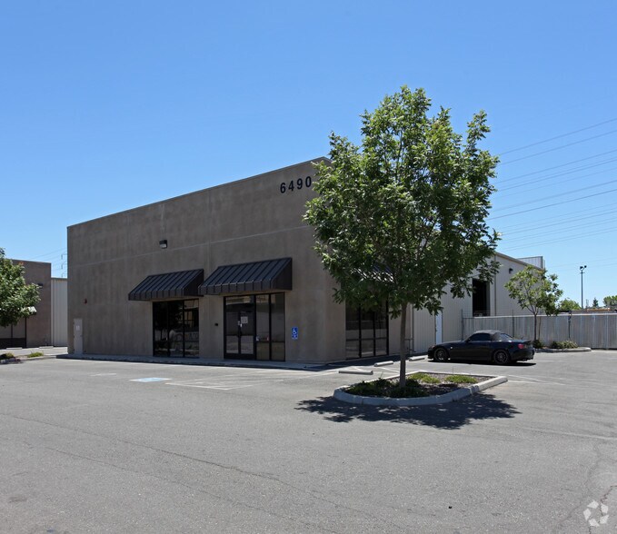6490 Florin Perkins Rd, Sacramento, CA à louer - Photo principale - Image 1 de 3