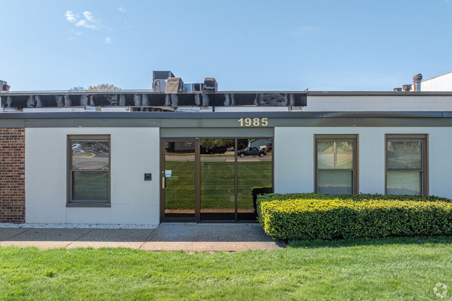 1985 E Laketon Ave, Muskegon, MI for lease - Building Photo - Image 3 of 17