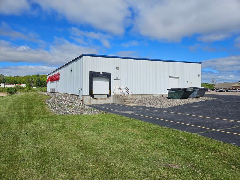 N331 Brandenburg Ave ave, Merrill, WI à vendre - Photo du bâtiment - Image 2 de 18