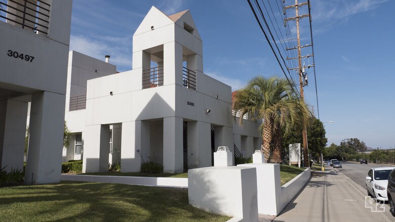 30497 Canwood St, Agoura Hills, CA à louer - Photo du bâtiment - Image 2 de 21