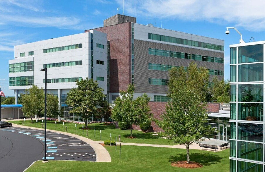 200 Campus Dr, Marlborough, MA à louer - Photo du bâtiment - Image 1 de 1