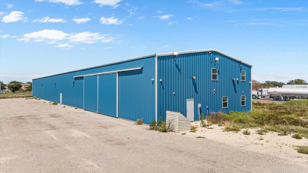 14100 N Highway 171, Cresson, TX à louer - Photo du bâtiment - Image 1 de 25