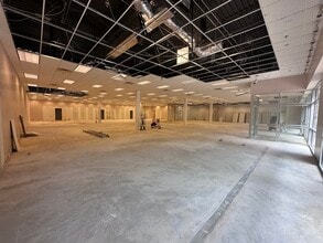 7105 Stonecrest Pky, Lithonia, GA for lease Interior Photo- Image 1 of 6