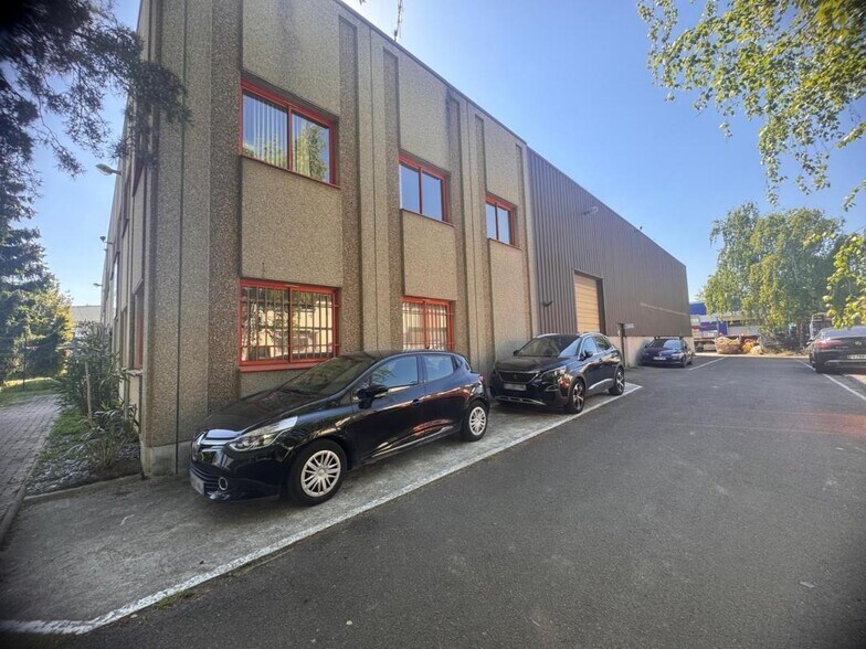 Flex in Achères for sale - Building Photo - Image 2 of 8