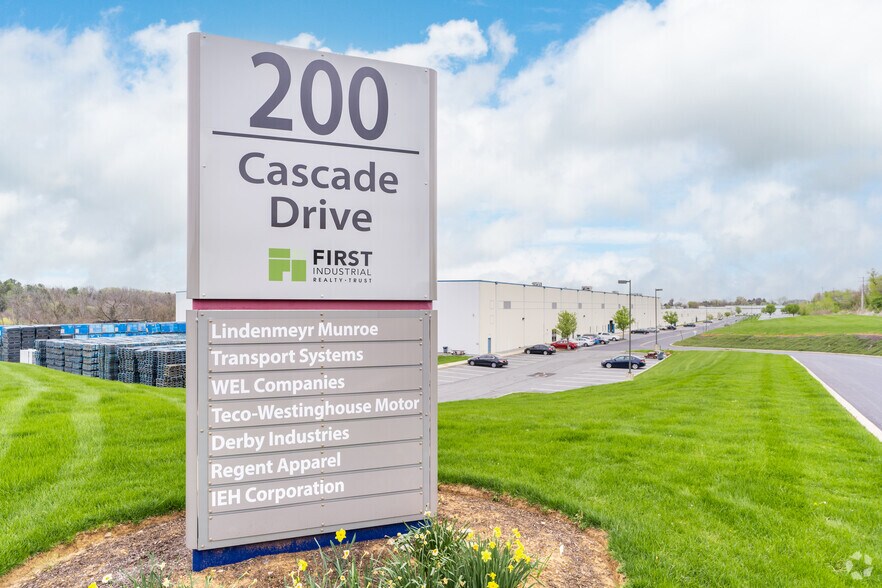 200 Cascade Dr, Allentown, PA à louer - Photo du bâtiment - Image 2 de 6