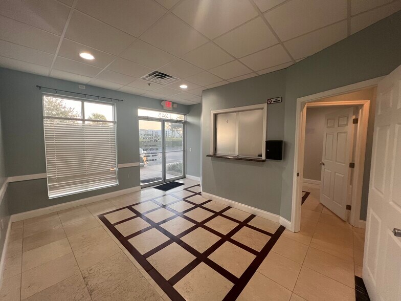 245 Bellagio Cir, Sanford, FL à louer - Photo du bâtiment - Image 1 de 16