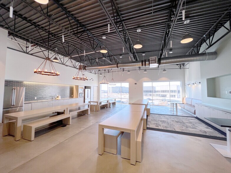 600 North & I-15, Lindon, UT à louer - Photo intérieure - Image 2 de 4