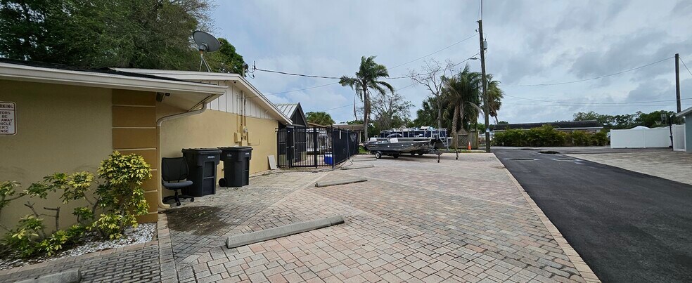 8814 Rocky Creek Dr, Tampa, FL à vendre - Photo du bâtiment - Image 2 de 4