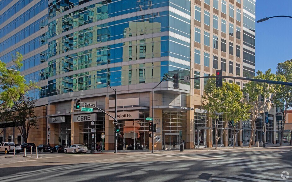 225 W Santa Clara St, San Jose, CA à louer - Photo du bâtiment - Image 3 de 6