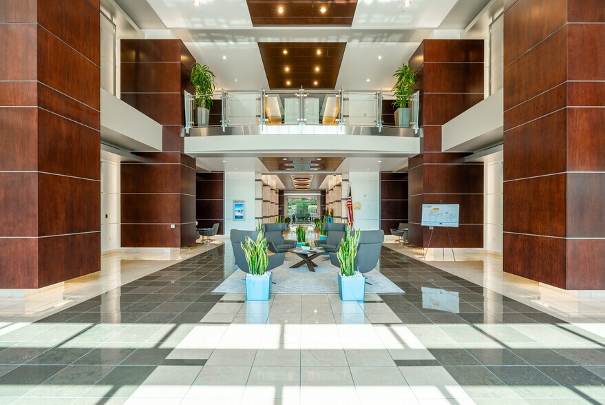 3900 E Camelback Rd, Phoenix, AZ à louer - Photo du bâtiment - Image 3 de 11