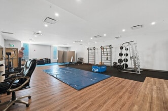 4620-4624 16 Av NW, Calgary, AB à louer Photo intérieure- Image 2 de 3