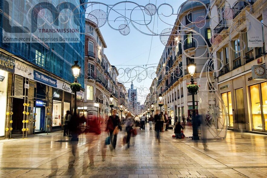 Retail in Paris for lease - Building Photo - Image 1 of 4