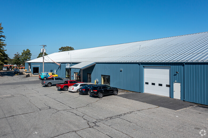 8 Court Dr, Lincoln, RI à vendre - Photo du bâtiment - Image 1 de 1