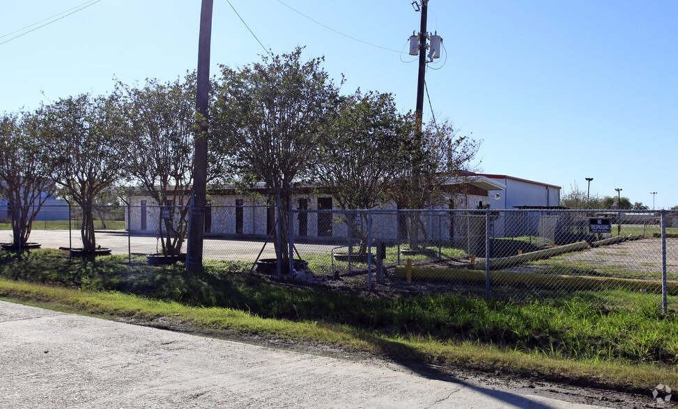 3419 Trailmobile Dr, Houston, TX for sale - Building Photo - Image 3 of 30