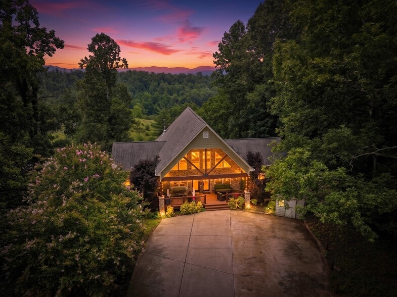 127 Deer Hill Ln, Weaverville, NC for sale - Building Photo - Image 3 of 52