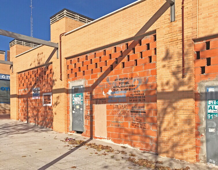 Avenida de Isabel de Farnesio, 804, Boadilla del Monte, Madrid à louer - Photo du bâtiment - Image 2 de 3