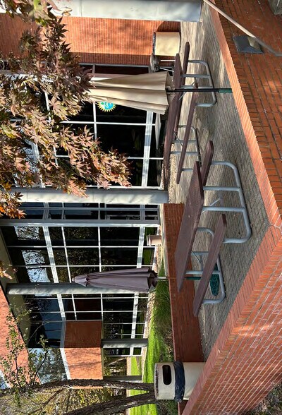 4435 Waterfront Dr, Glen Allen, VA à louer - Photo du bâtiment - Image 2 de 8