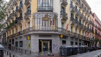Plus de détails pour Calle del Pez, 6, Madrid - Commerce de détail à louer