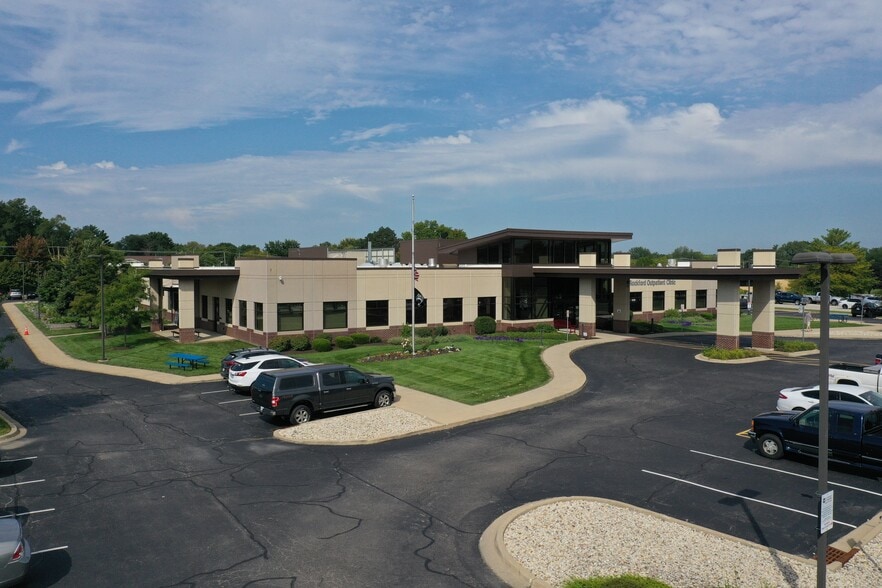 816 Featherstone Rd, Rockford, IL à vendre - Photo du bâtiment - Image 3 de 4