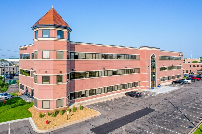 Plus de détails pour 101 Broadway St W, Osseo, MN - Bureau à louer
