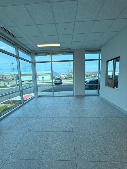 600-700 Devon Ave, Bensenville, IL for lease - Building Photo - Image 3 of 21