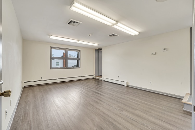 107 Stuyvesant Ave, Lyndhurst, NJ for lease - Building Photo - Image 2 of 23