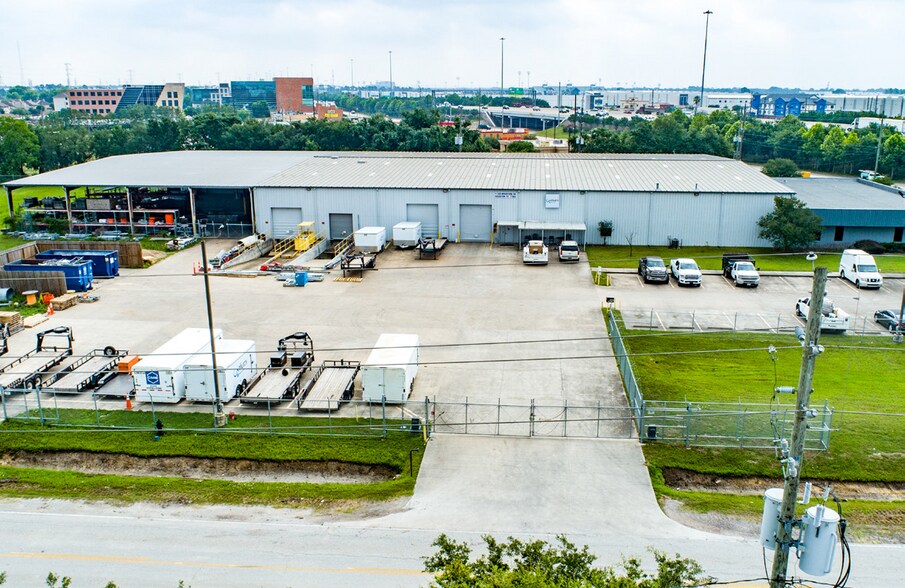 11300 Windfern Rd, Houston, TX à louer - Photo du bâtiment - Image 2 de 11