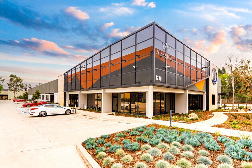 1280 Rancho Conejo Blvd, Thousand Oaks, CA for lease - Primary Photo - Image 1 of 6