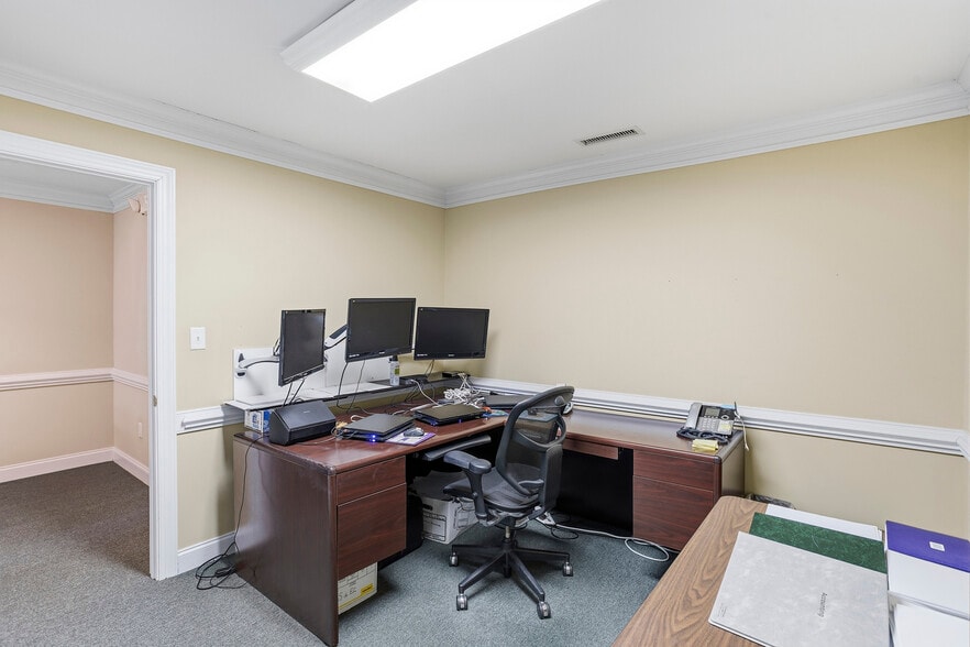 101-111 Salem Towne Ct, Apex, NC for sale - Building Photo - Image 3 of 11