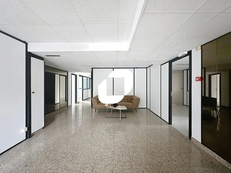 20 Bis Rue Schnapper, Saint-Germain-en-Laye for lease - Interior Photo - Image 2 of 8