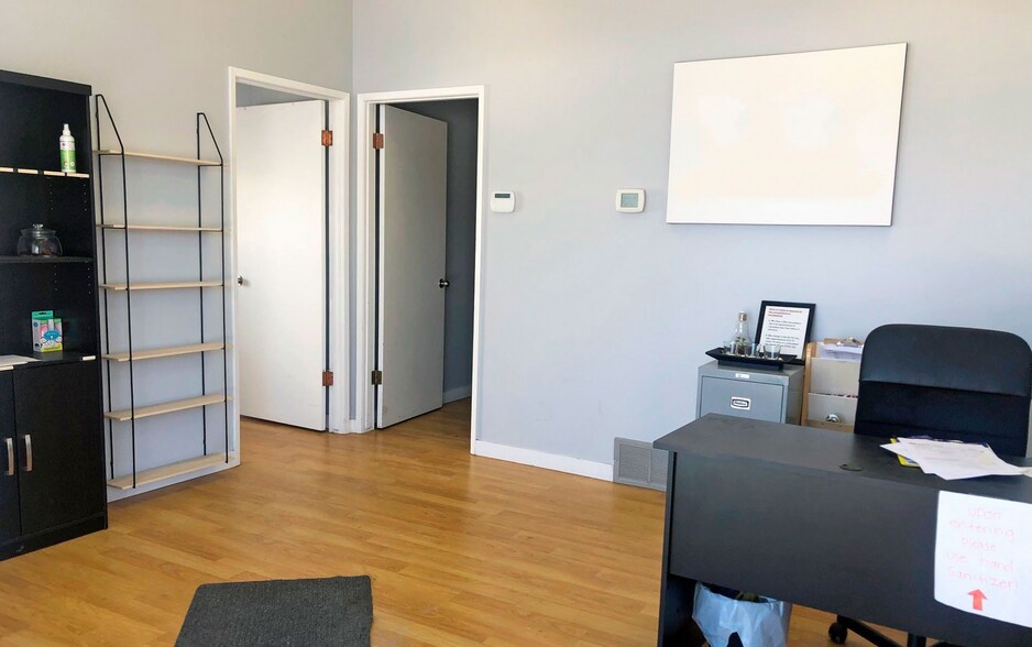 1035 Mctavish Rd NE, Calgary, AB à vendre - Photo intérieure - Image 1 de 1
