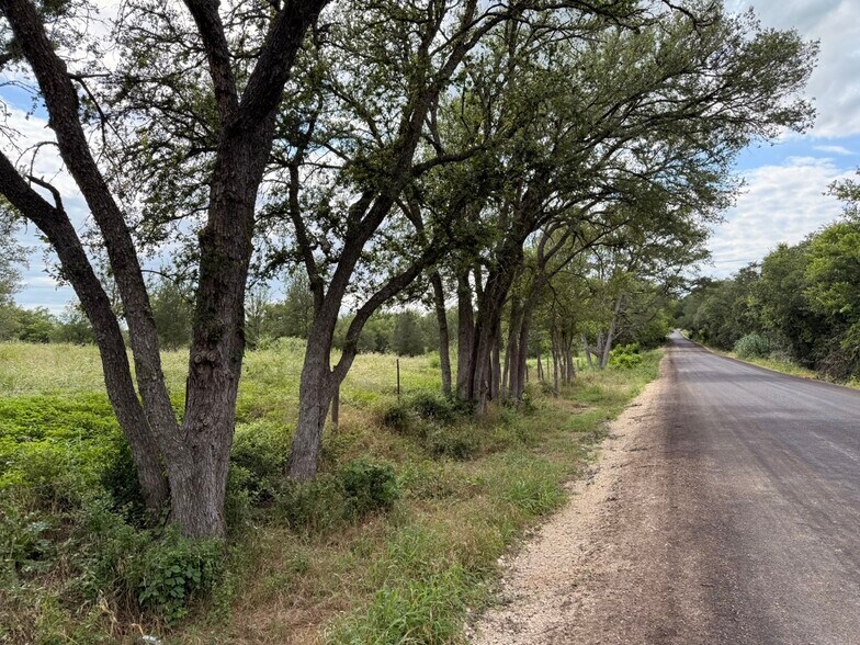 18005 Albert Voelker rd, Elgin, TX à vendre - Photo du bâtiment - Image 3 de 58