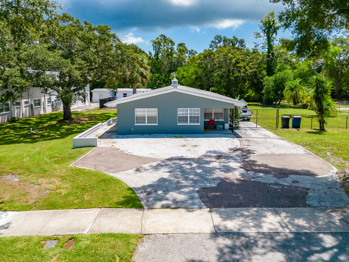 105 N Lady Mary Dr, Clearwater, FL for sale Building Photo- Image 1 of 9