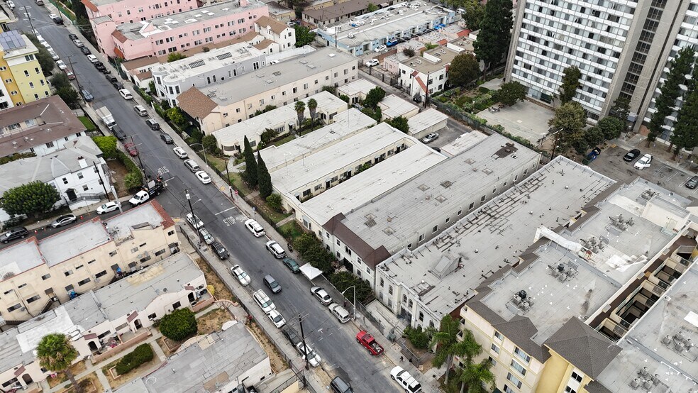 428-434 S Burlington Ave ave, Los Angeles, CA à vendre - Photo du bâtiment - Image 3 de 8