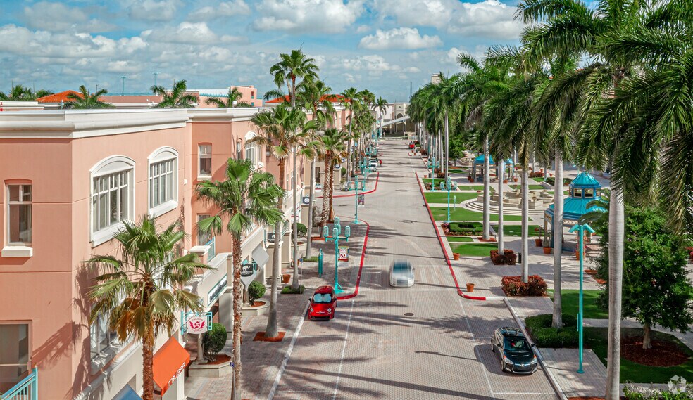 327 Plaza Real, Boca Raton, FL à louer - Photo du bâtiment - Image 2 de 15